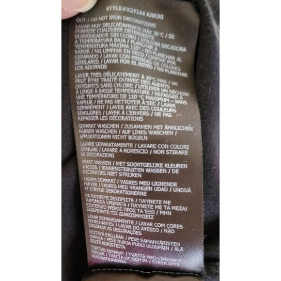 Vintage Guess Men's Doyd Logo Black T-Shirt with Embossed Letters - Picture 6 of 8